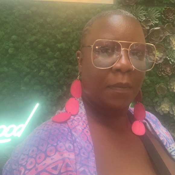 Meet your Posher, Awesome Accents - Picture 3 of 15